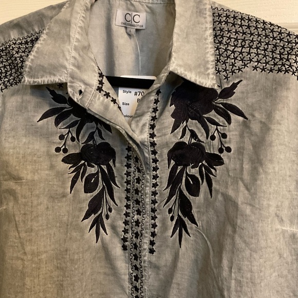 Chic connection women button blouse, size large nwt - Picture 2 of 10